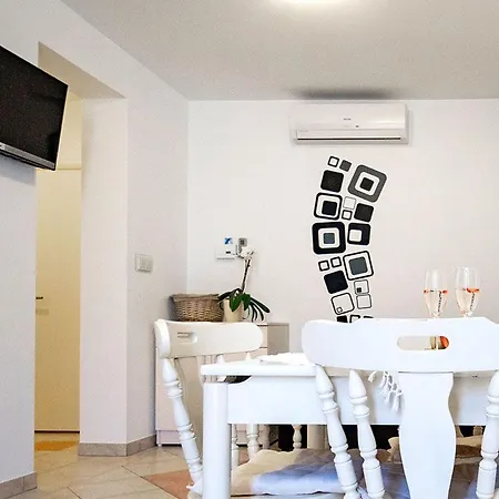 Mistral Apartment Lopar
