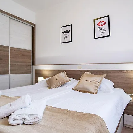 Mistral Apartment Lopar