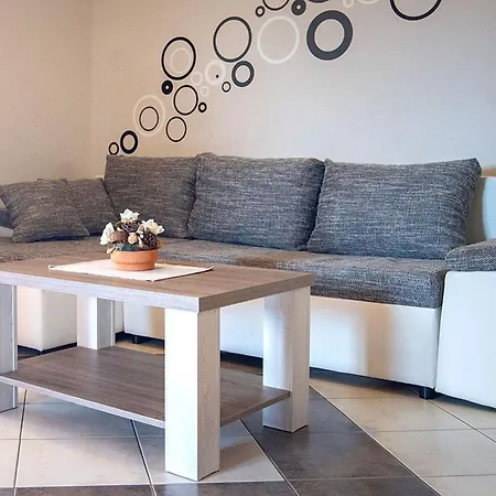 Mistral Apartment *