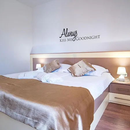 Apartment Mistral *