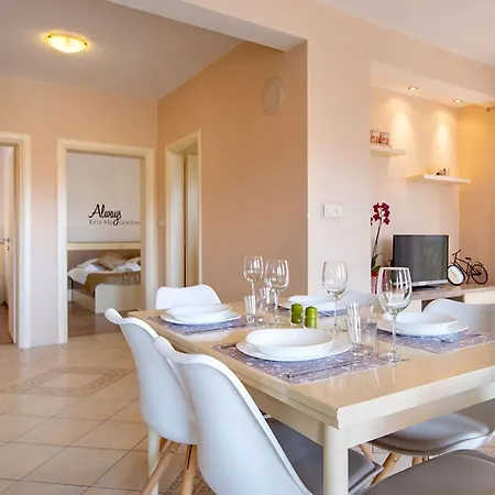 Apartment Mistral *